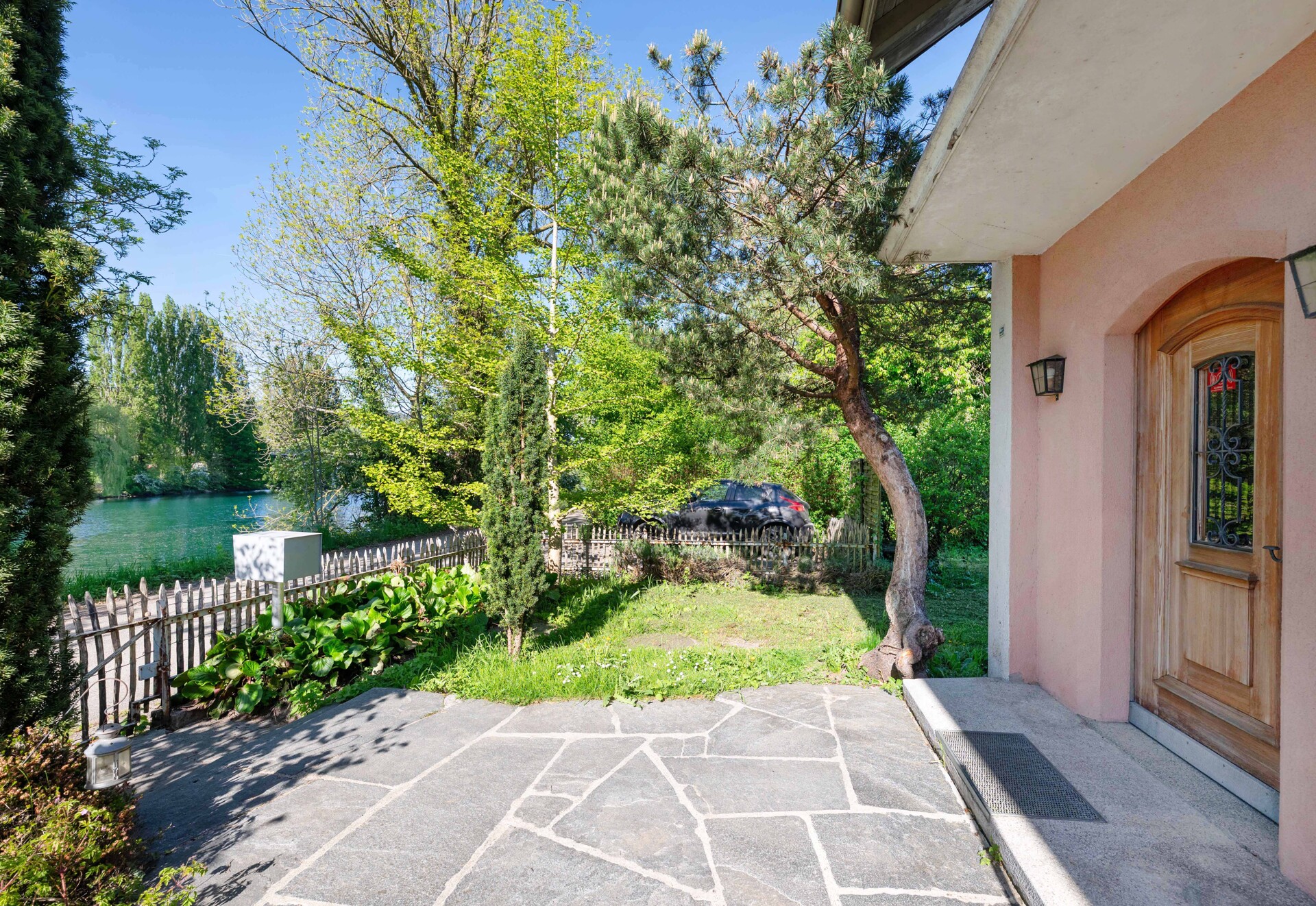 Charmantes Einfamilienhaus am Ufer der idyllischen Zihl
